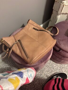 Classic Tan Leather Shoulder Bag - Stylish Everyday Tote